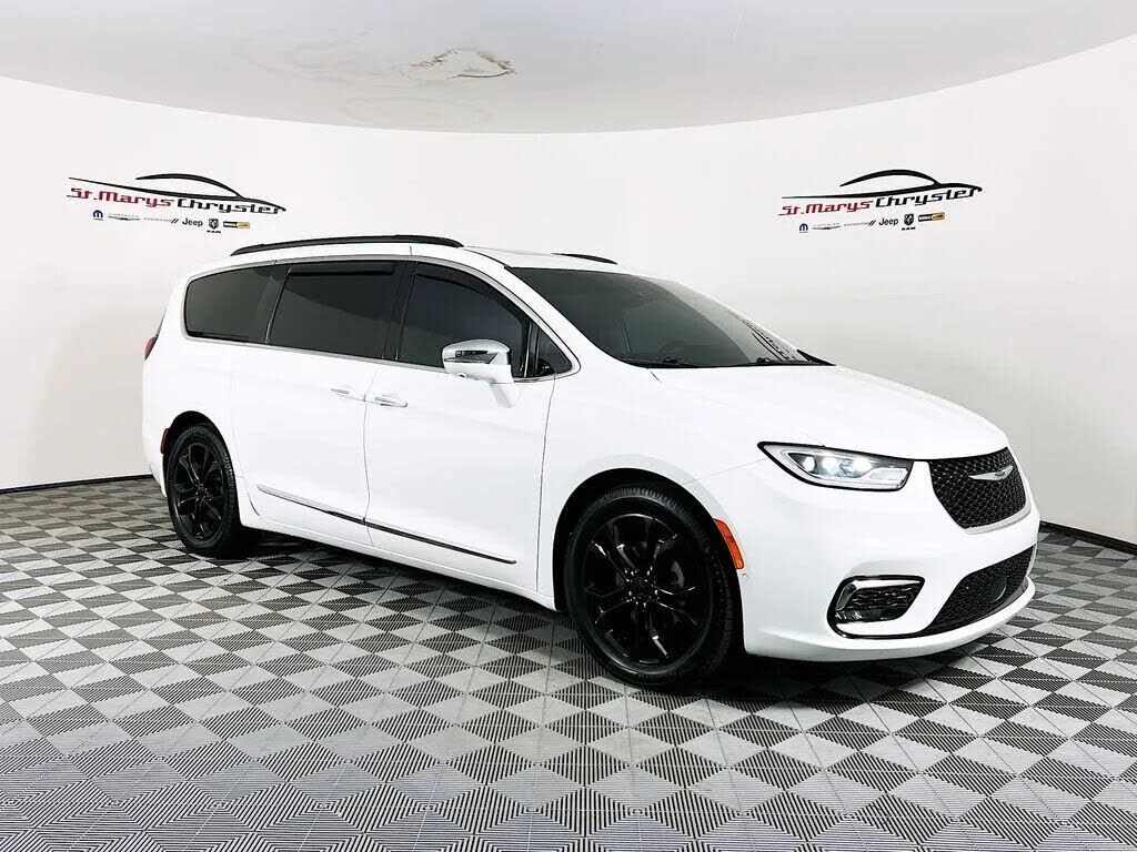 2022 CHRYSLER Pacifica