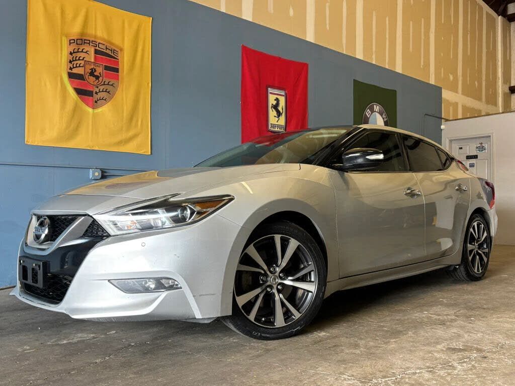 2017 NISSAN Maxima