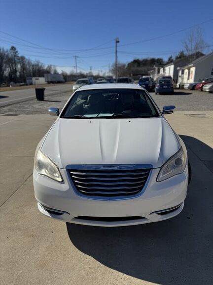 2011 CHRYSLER 200