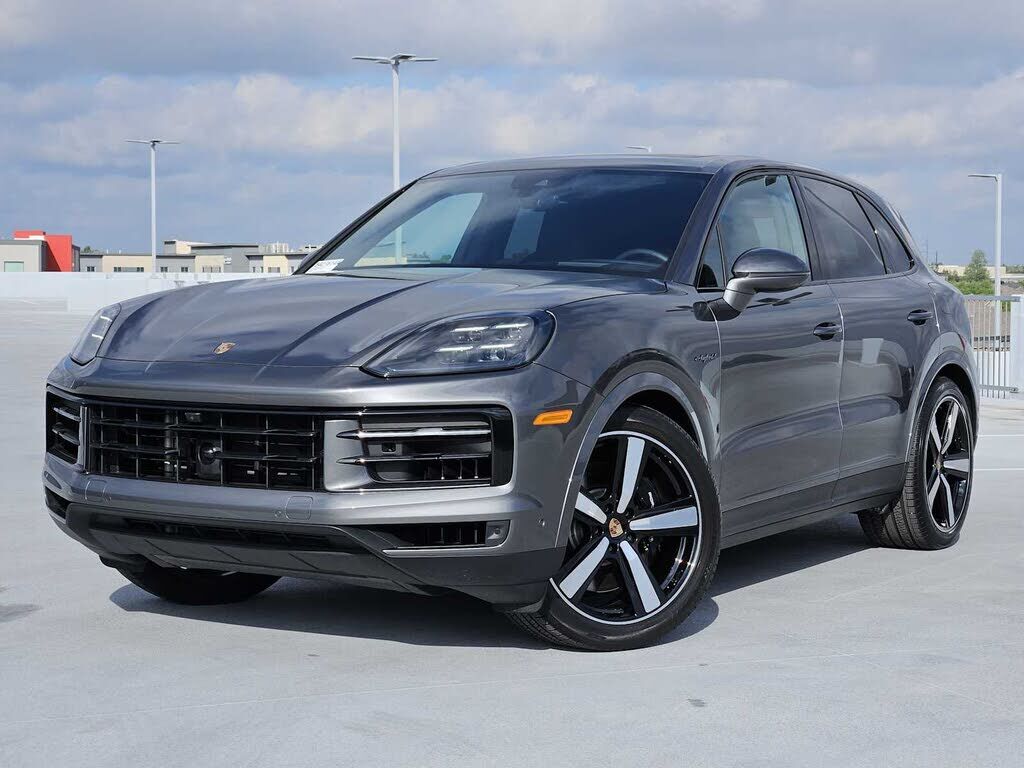 2025 PORSCHE Cayenne