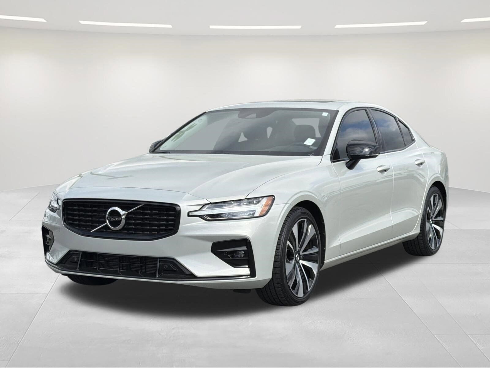 2022 VOLVO S60