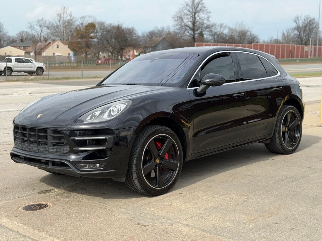 2016 PORSCHE Macan
