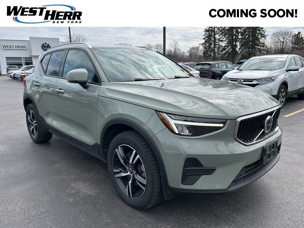 2023 VOLVO XC40
