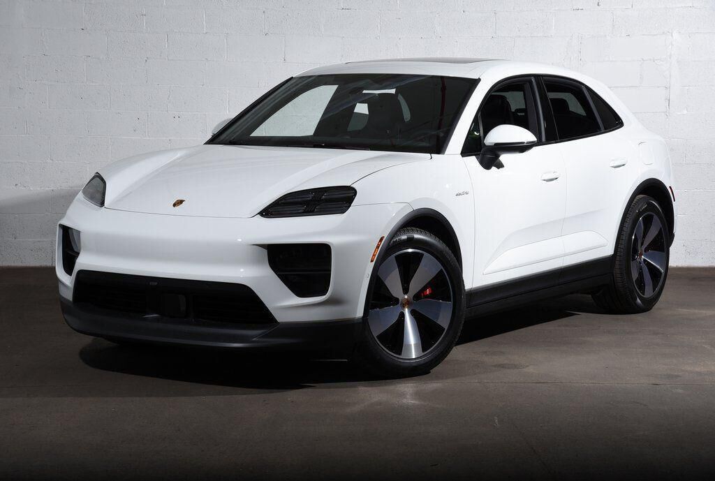 2025 PORSCHE Macan