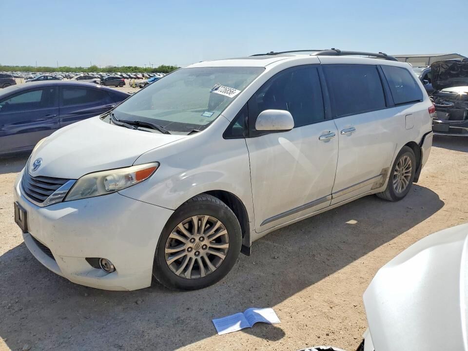 2014 TOYOTA Sienna