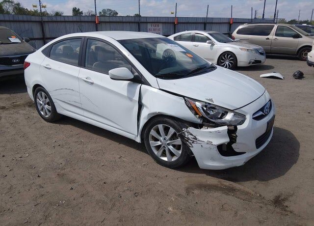 2012 HYUNDAI Accent