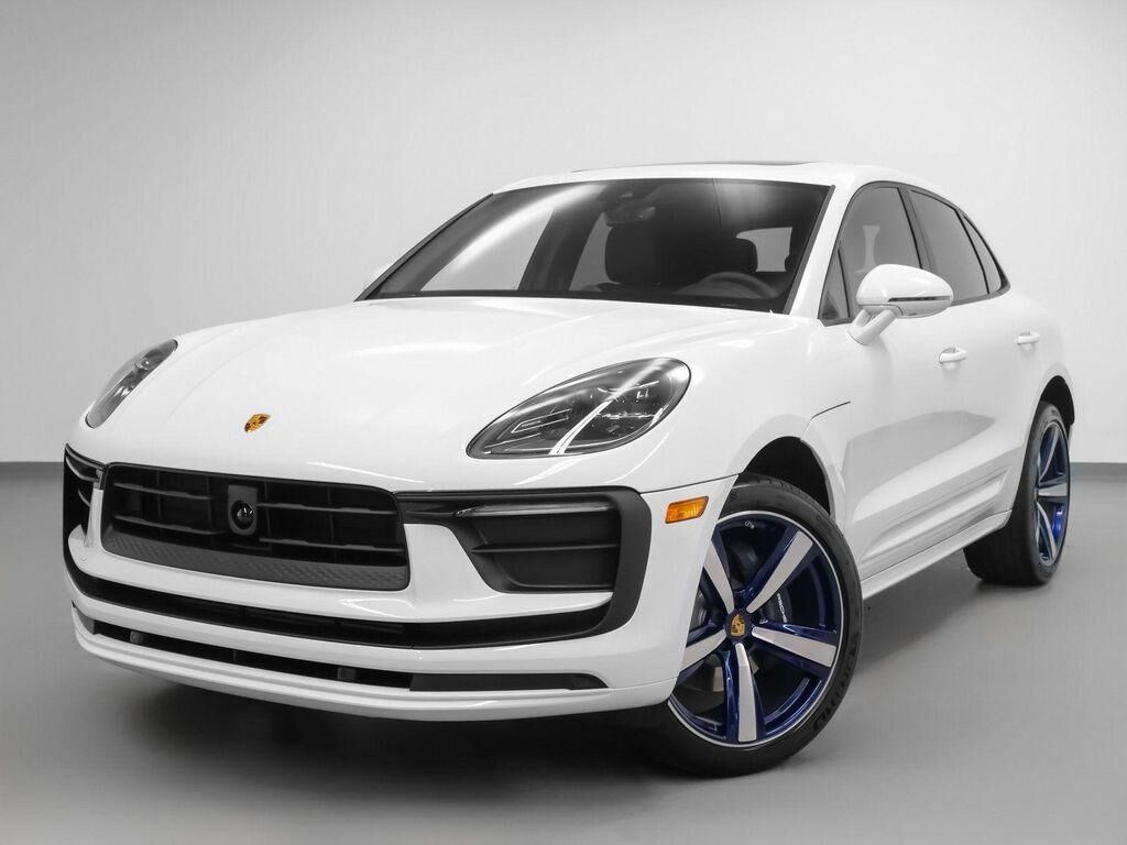 2025 PORSCHE Macan