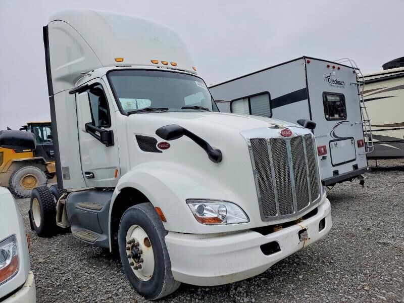 2017 PETERBILT 579