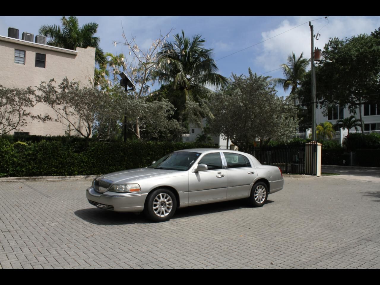 2006 LINCOLN Town Car