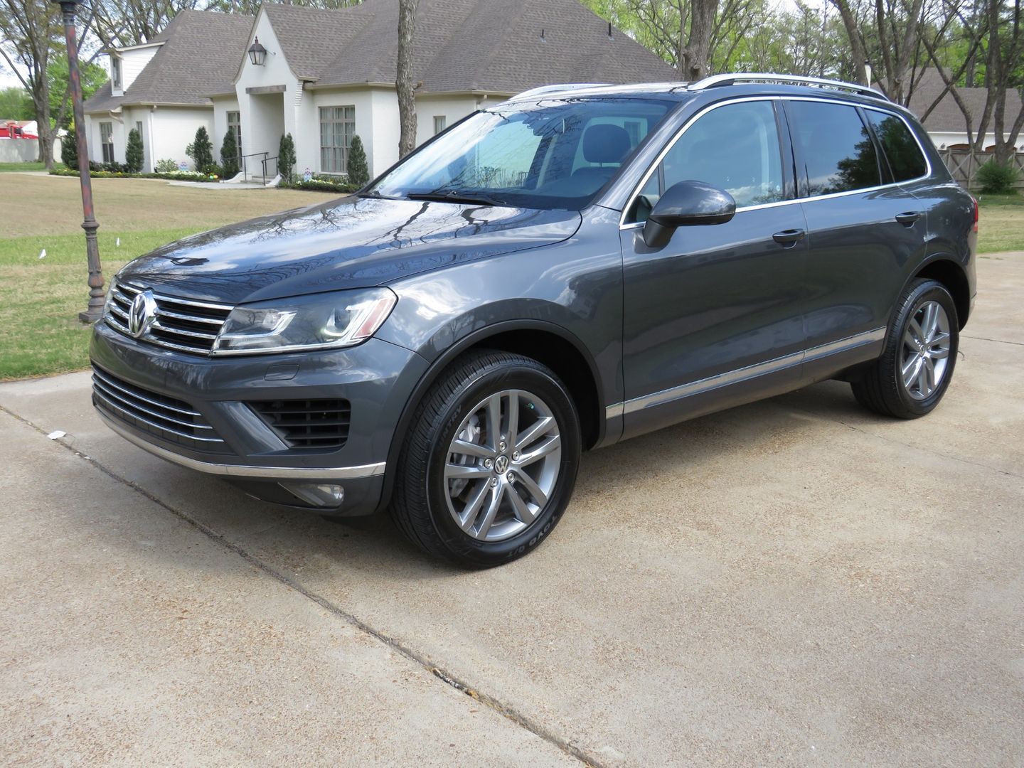 2016 VOLKSWAGEN Touareg