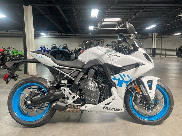 2026 SUZUKI GSX-8R