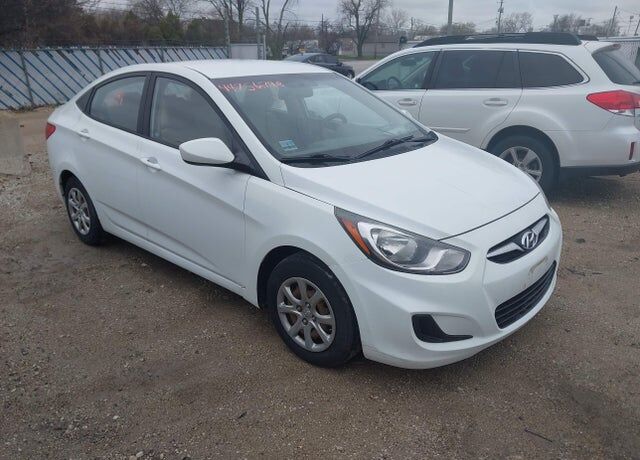 2013 HYUNDAI Accent