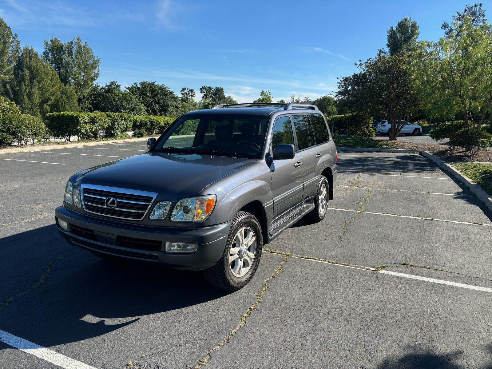 2004 LEXUS LX