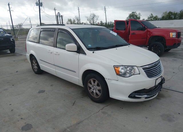 2013 CHRYSLER Town and Country