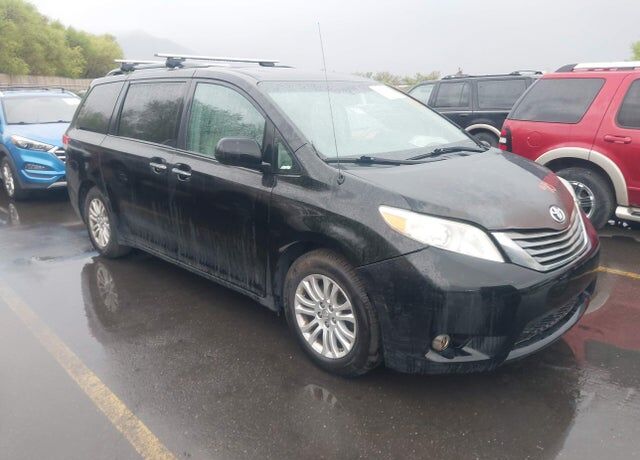 2014 TOYOTA Sienna