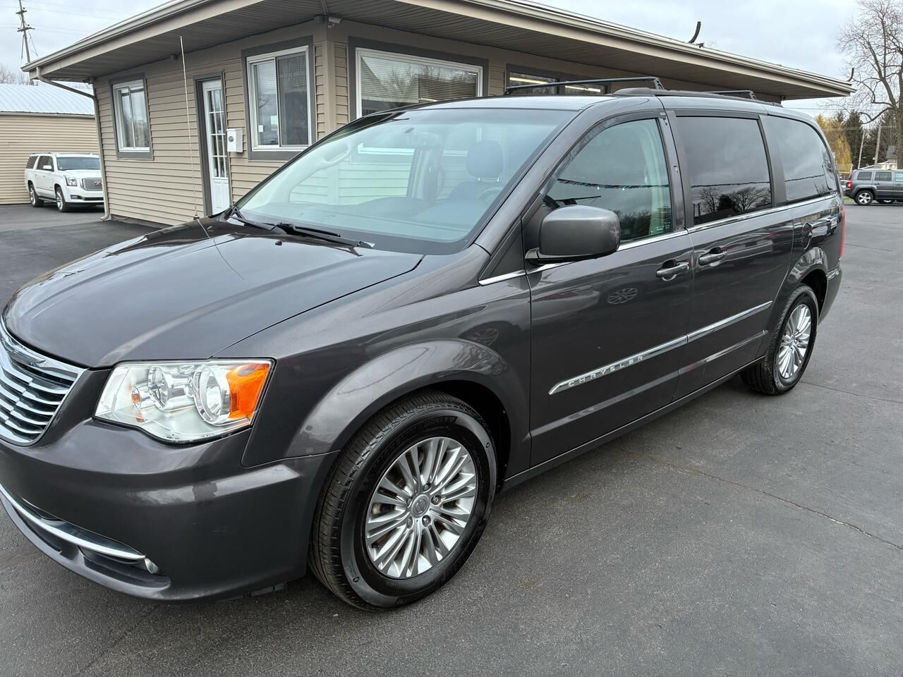 2016 CHRYSLER Town and Country