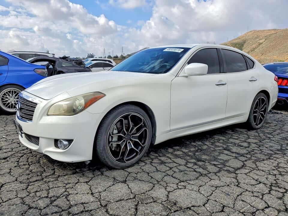 2011 INFINITI M56