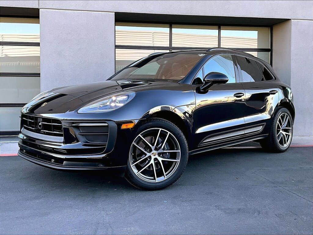 2025 PORSCHE Macan