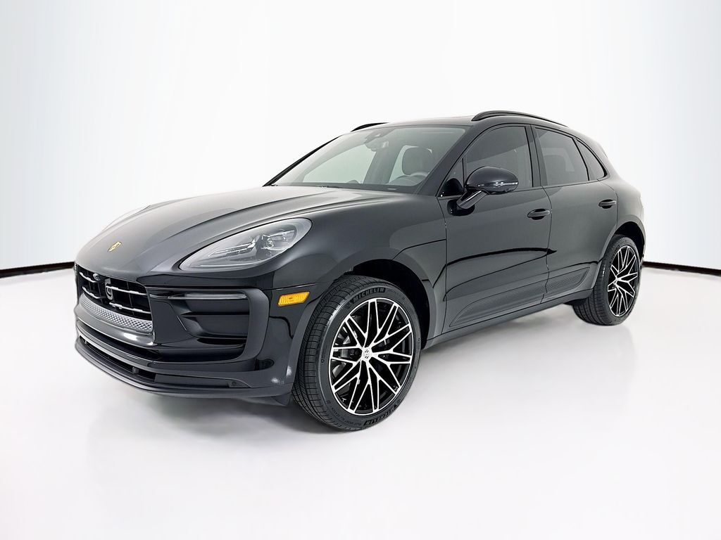 2026 PORSCHE Macan