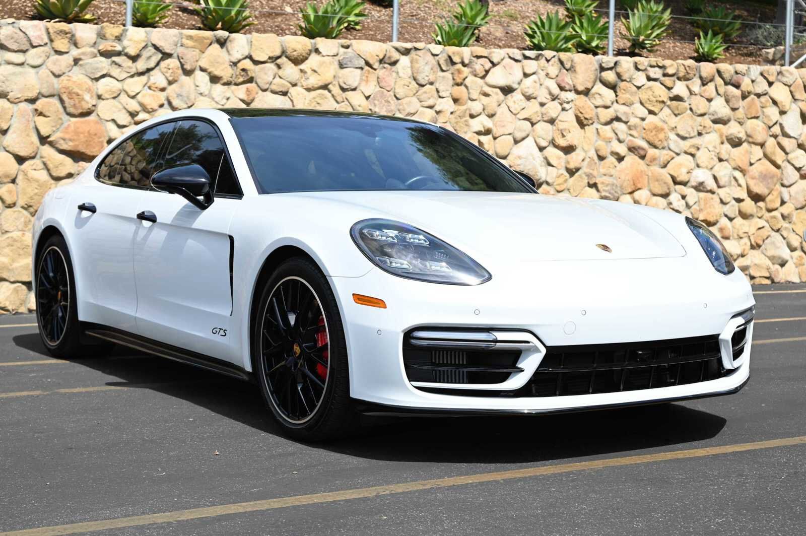 2022 PORSCHE Panamera