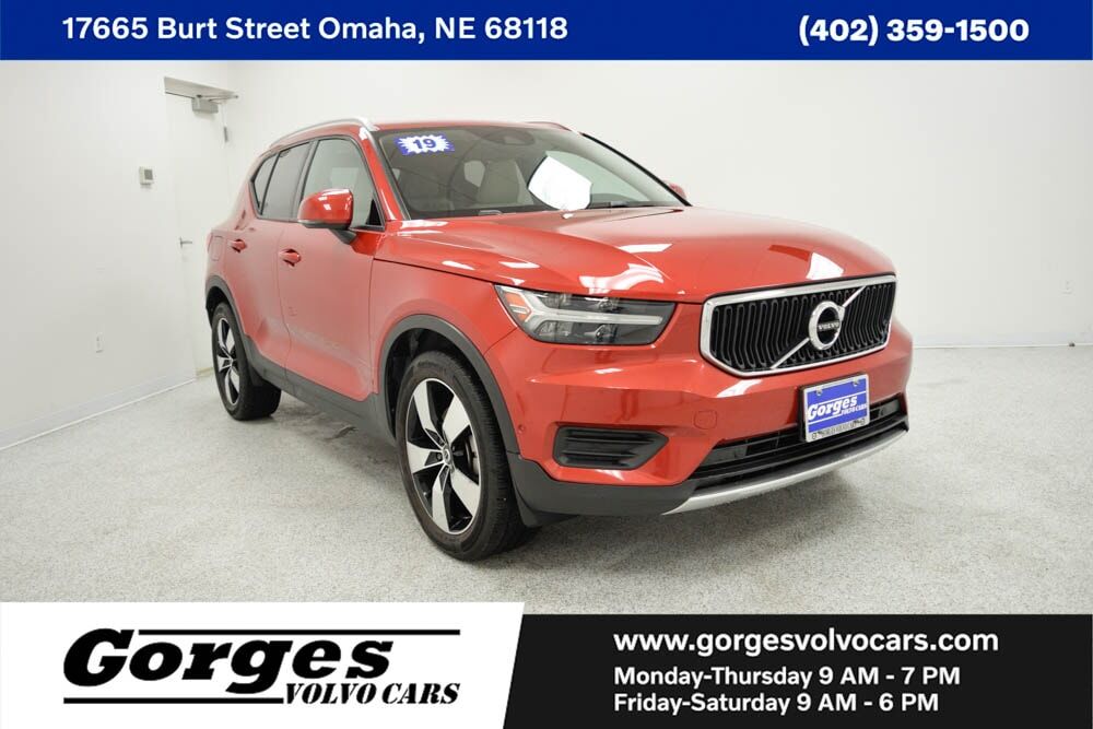 2019 VOLVO XC40