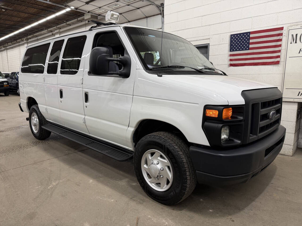 2013 FORD E-350