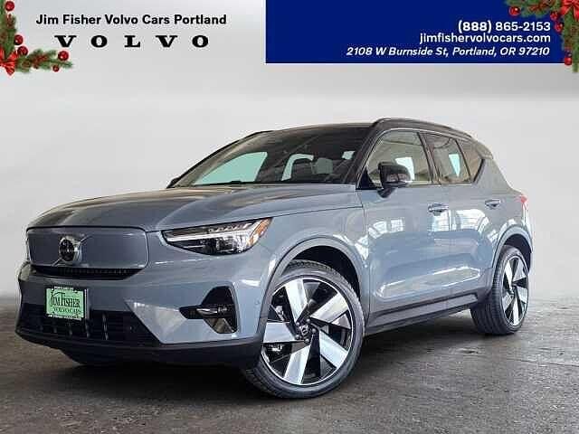 2023 VOLVO XC40