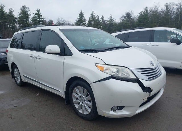 2014 TOYOTA Sienna