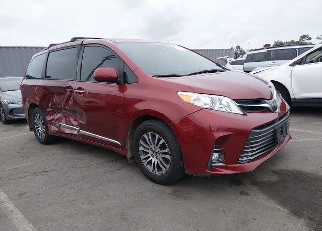 2018 TOYOTA Sienna