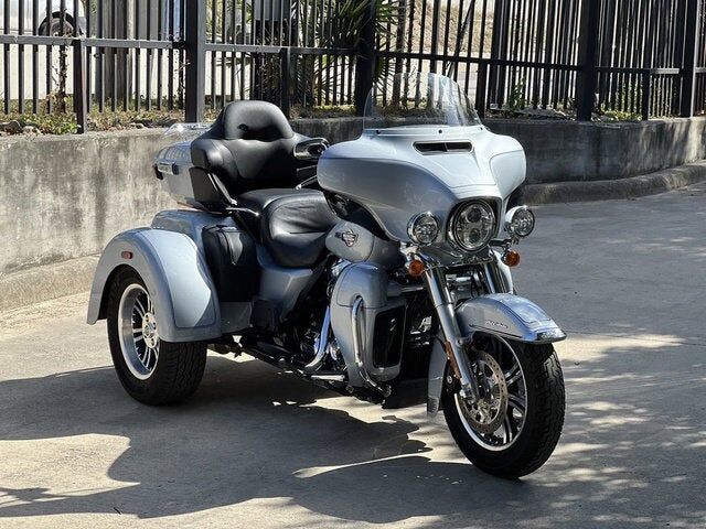 2023 HARLEY DAVIDSON FLHTCUTG / Tri Glide Ultra