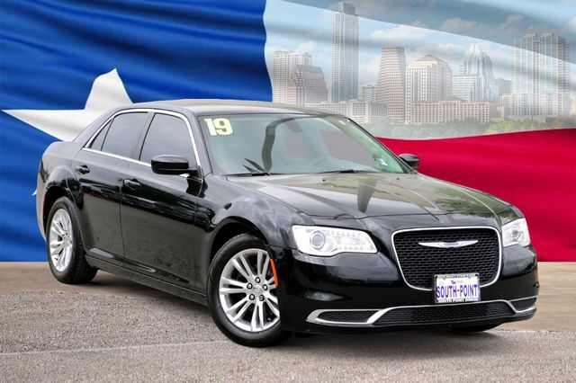 2019 CHRYSLER 300