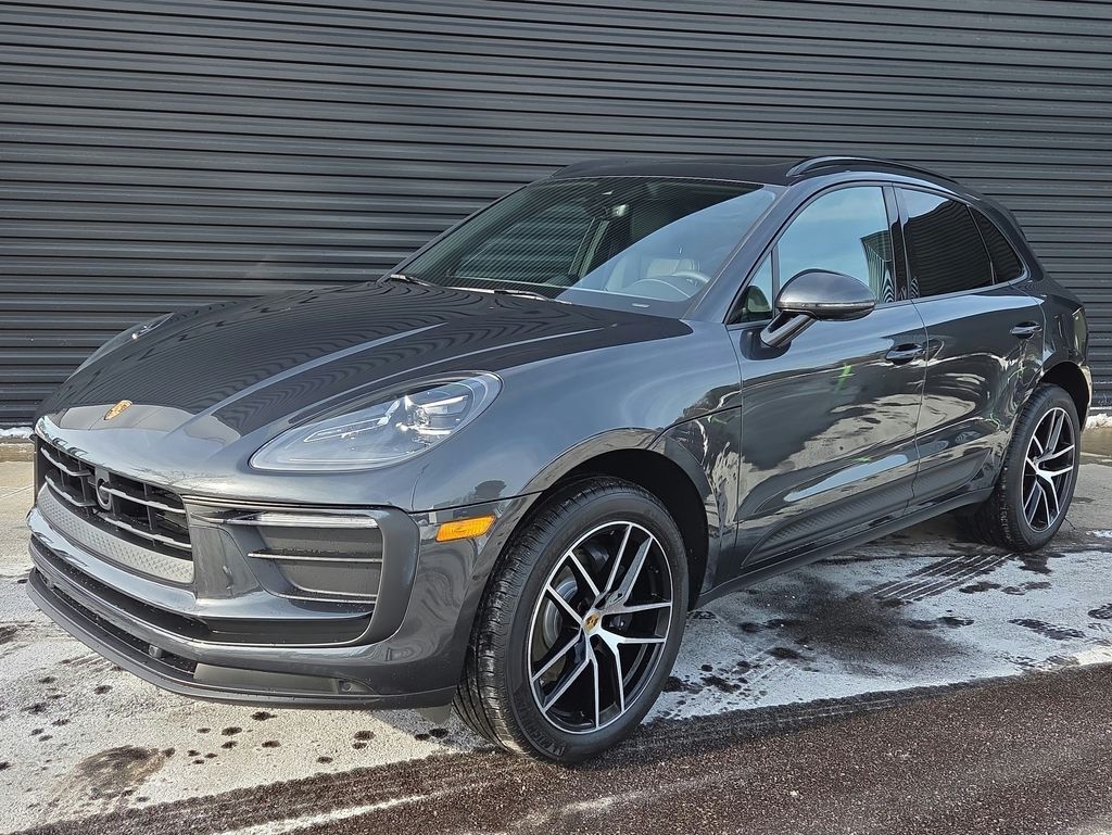 2026 PORSCHE Macan