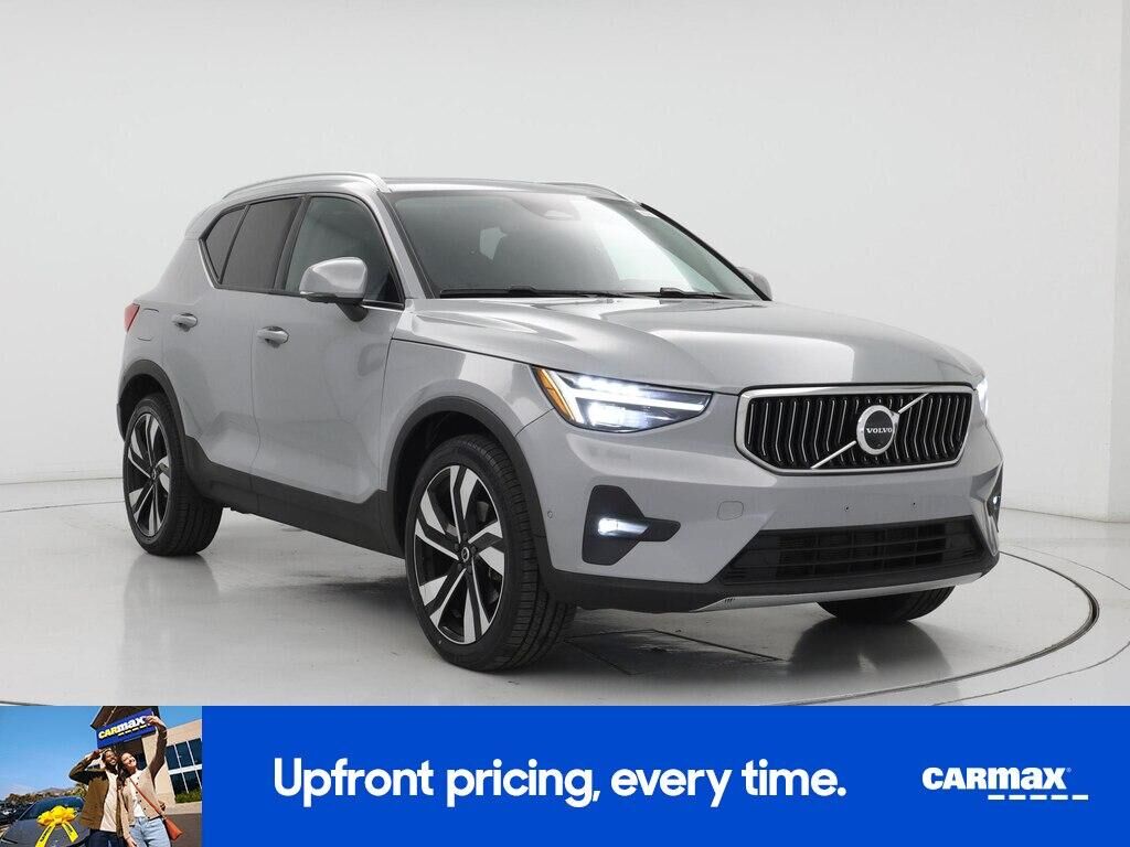 2024 VOLVO XC40