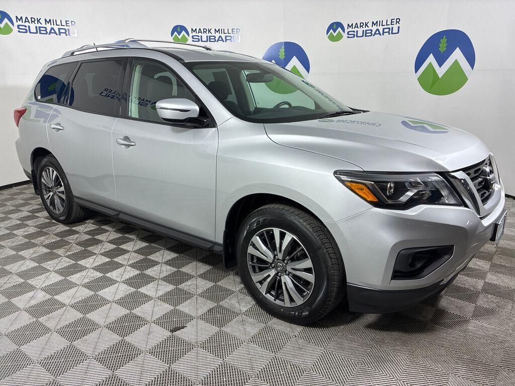 2017 NISSAN Pathfinder