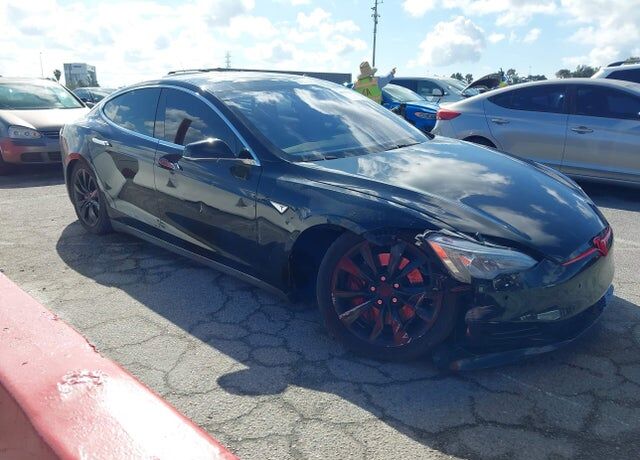 2015 TESLA Model S