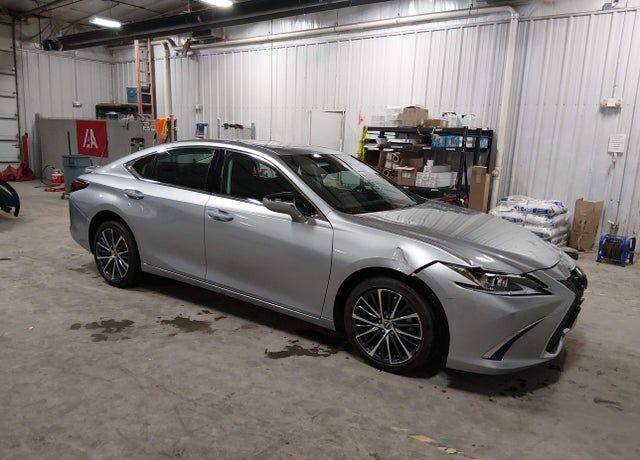 2022 LEXUS ES