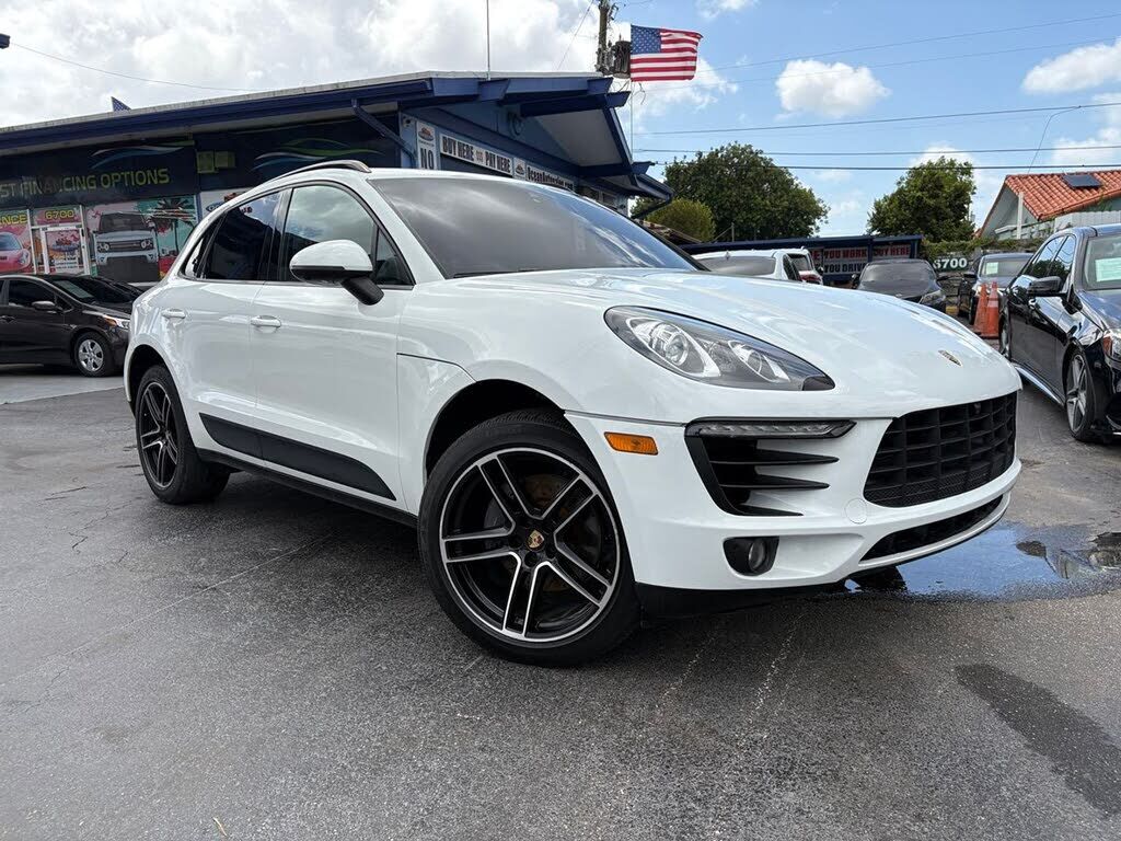 2017 PORSCHE Macan