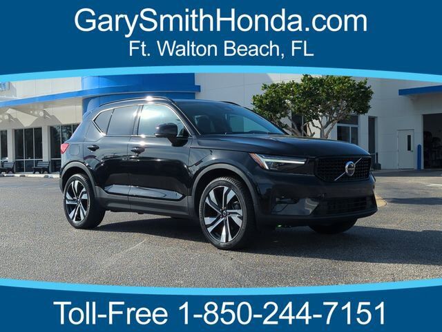 2024 VOLVO XC40