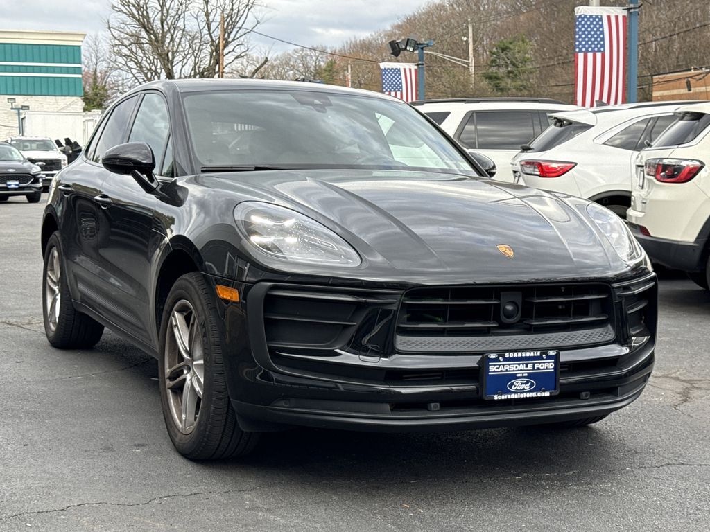 2023 PORSCHE Macan