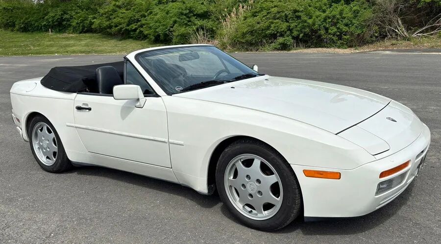 Porsche 944