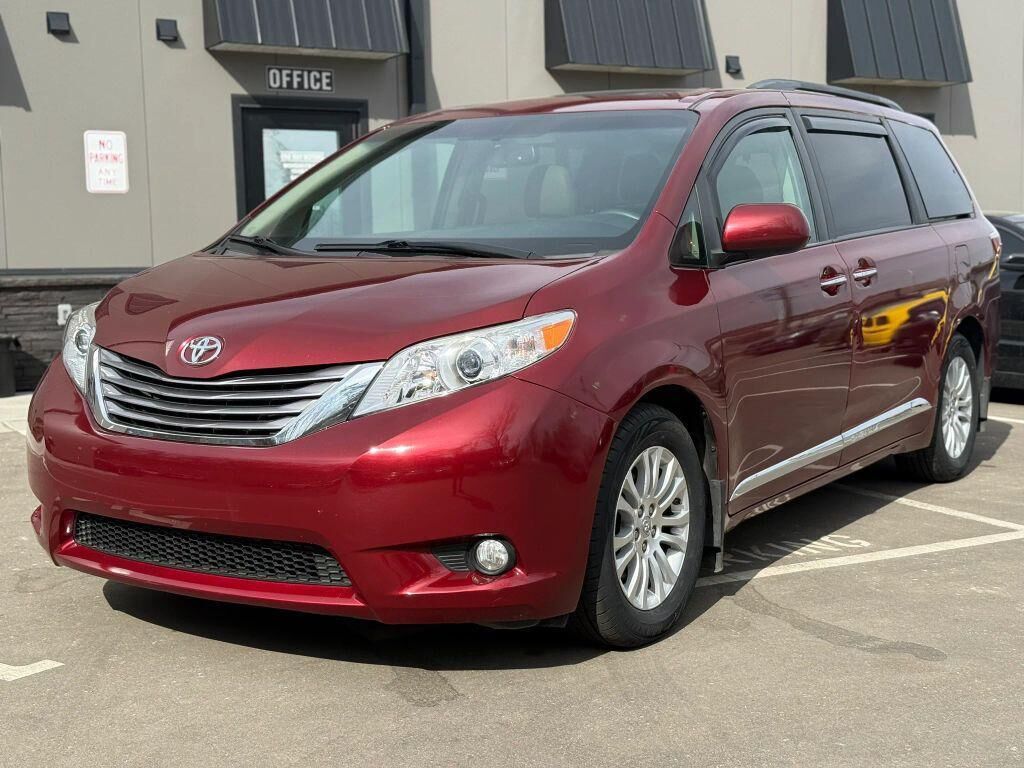 2017 TOYOTA Sienna