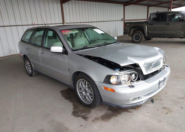 2004 VOLVO V40