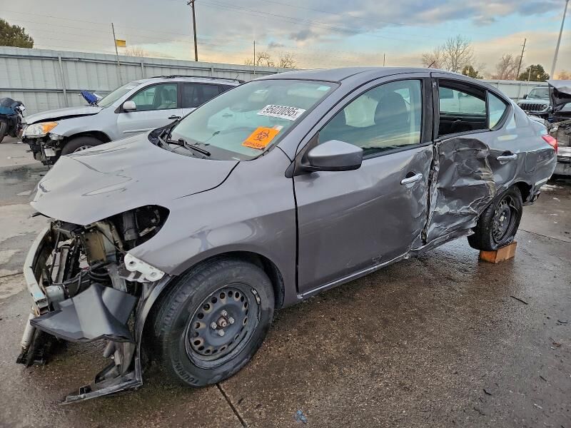 2017 NISSAN Versa