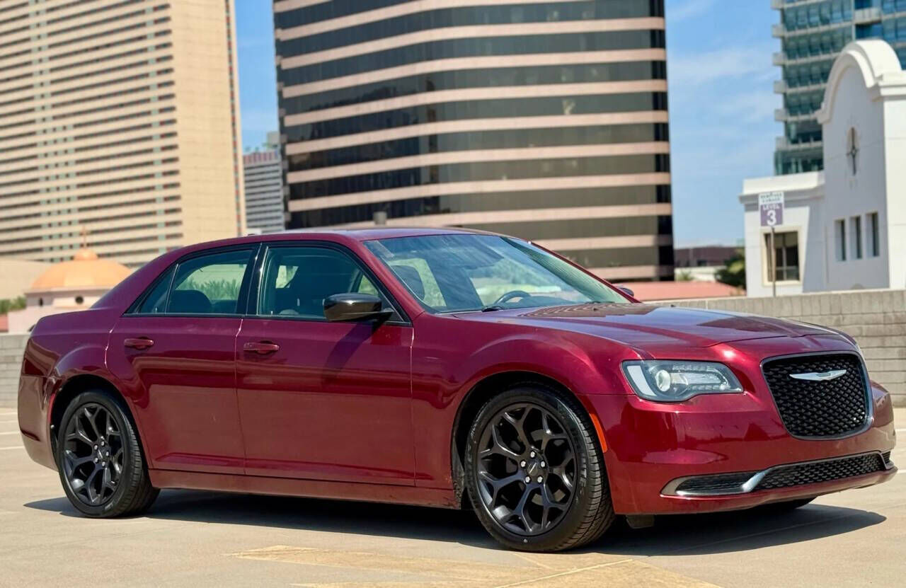 2019 CHRYSLER 300