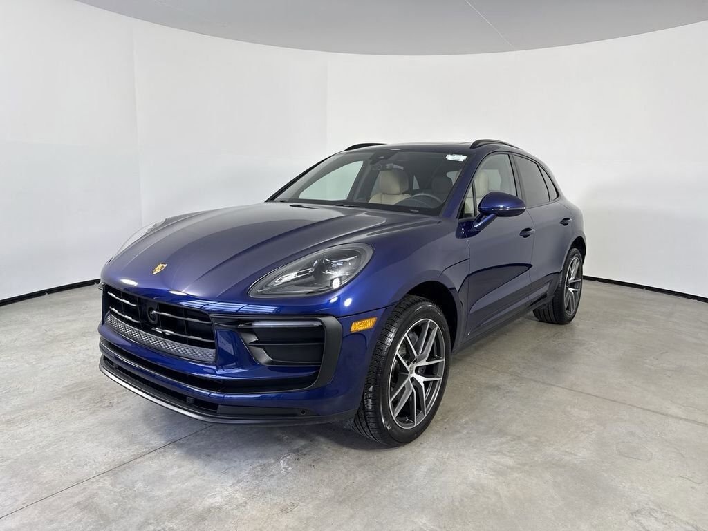 2025 PORSCHE Macan