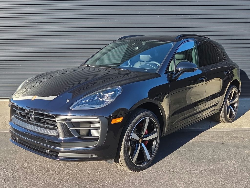 2026 PORSCHE Macan