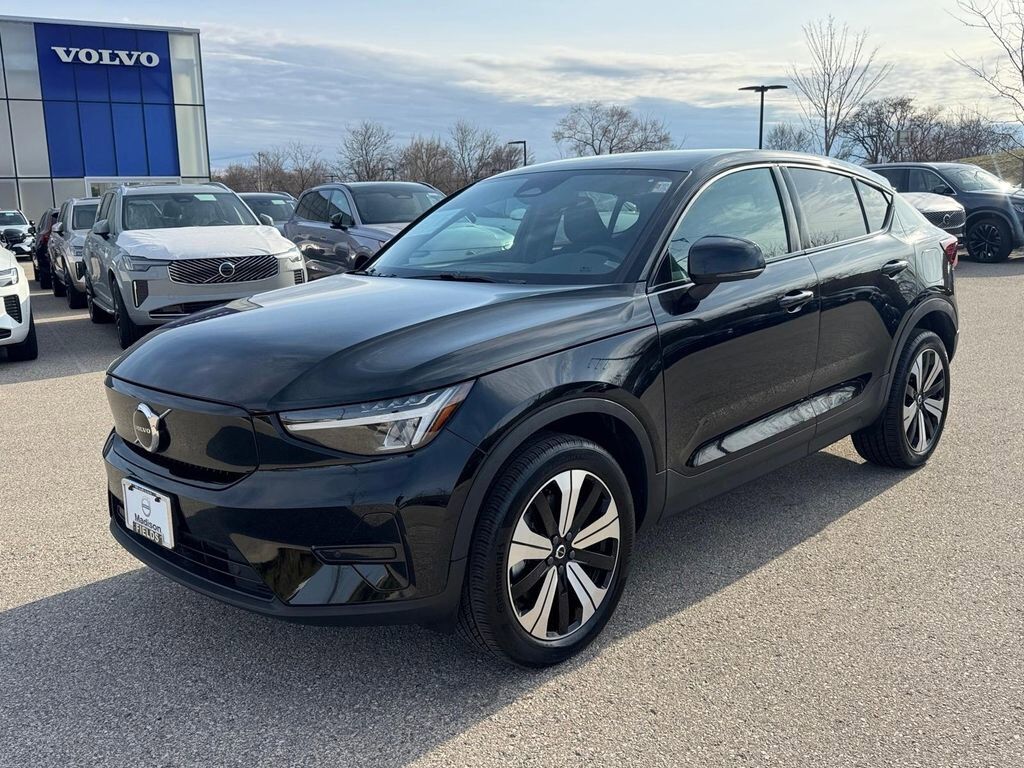2023 VOLVO C40