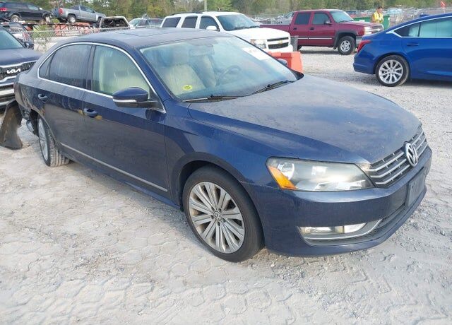2013 VOLKSWAGEN Passat