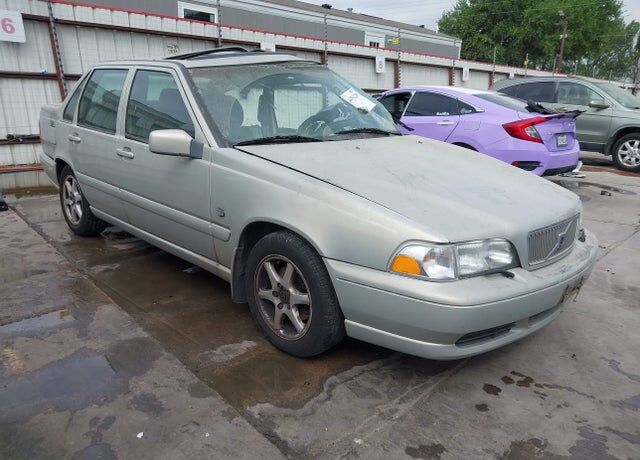 2000 VOLVO S70