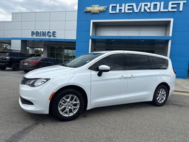 2023 CHRYSLER Voyager
